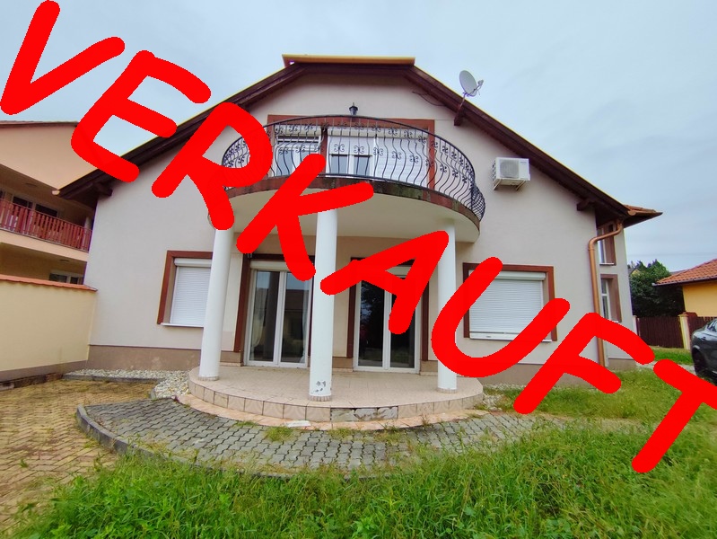 „Zweifamilienhaus mit Pagode & Doppelgarage in Győr-Ménfőcsanak”