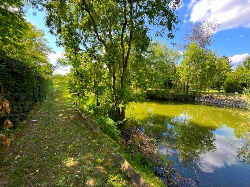 Einfamilienhaus mit Fischteich, Pool !