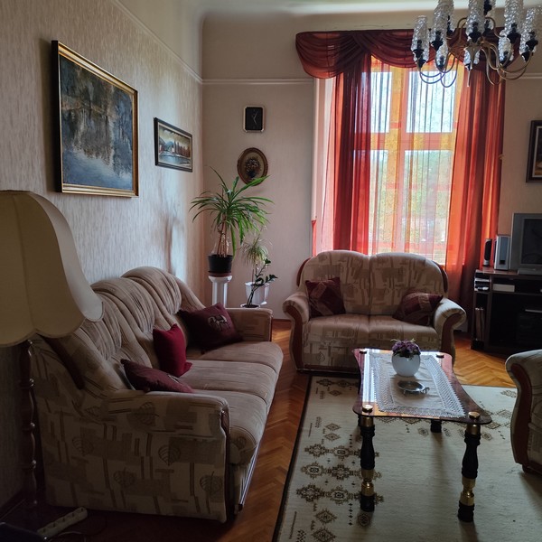 100 nm es polgári lakás!