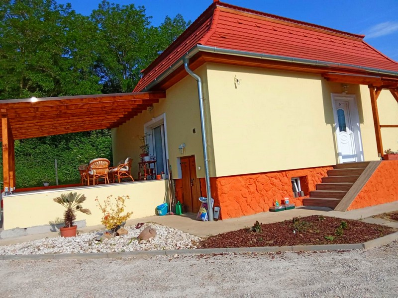 Ruhiges Wohnen am Waldrand – renoviertes Haus im Herzen der Somogy.