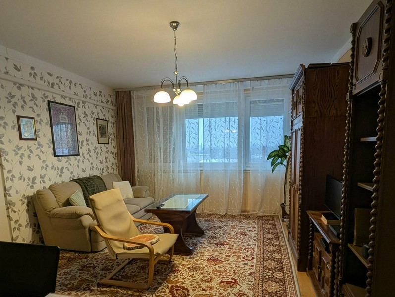 PANORAMAWOHNUNG MIT BALKON – 3 ZIMMER MIT KOMPLETTER EINRICHTUNG – HALLER UTCA