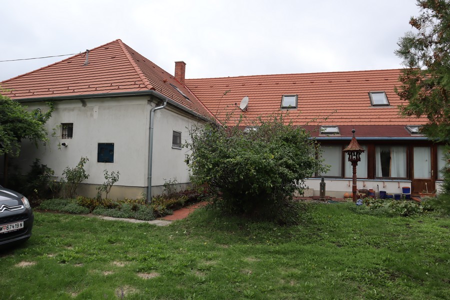 Zu verkaufen: Herrenhaus mit kompletter Einrichtung – Nähe Győr, Rábaszentmihály