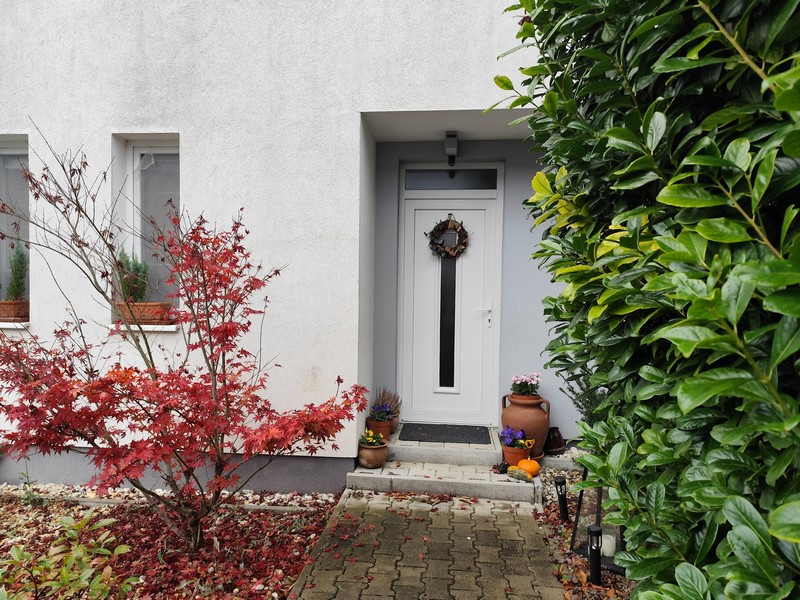 Győr–Pinnyéd | Erdnahes Erdgeschoss-Apartment mit Garten und 2 Schlafzimmern