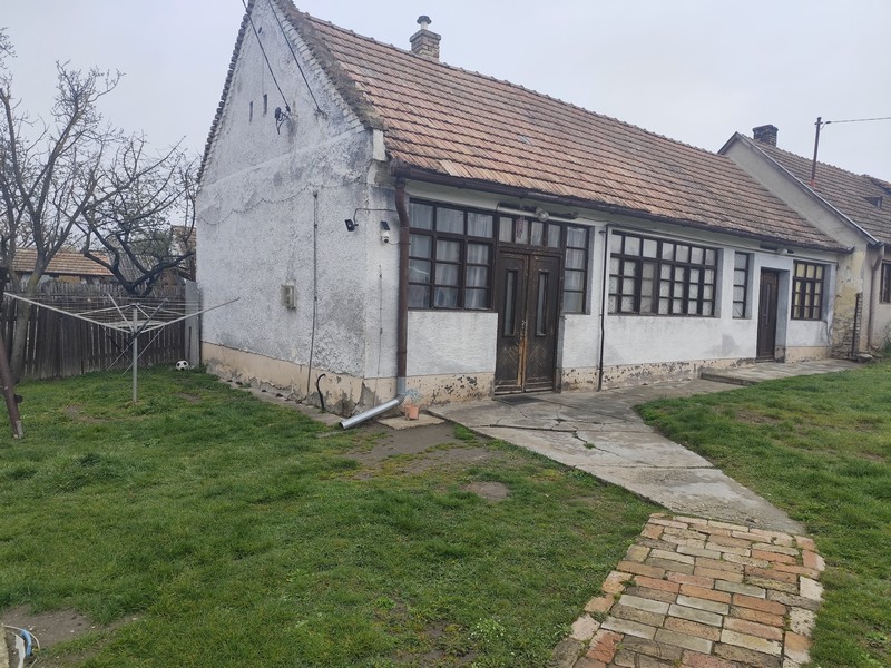 Nagyalásony – Nähe Pápa – Einfamilienhaus mit Garten zu verkaufen