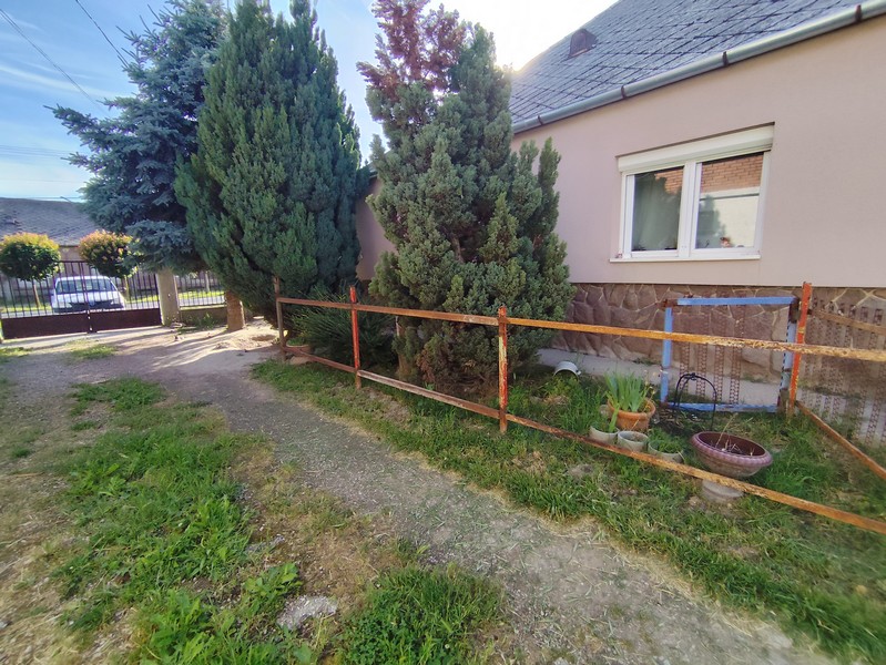 Pázmándfalú-Haus mit großes Grundstück