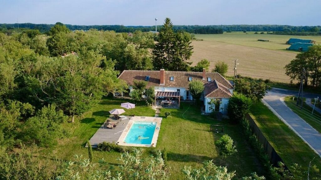 RÉPCESZEMERE, FAMILIENHAUS MIT POOL
