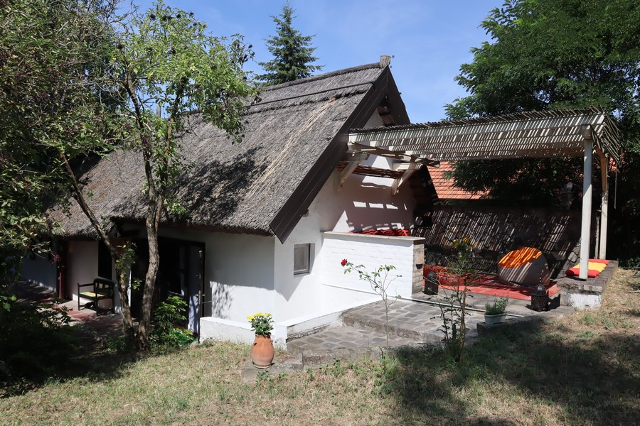 Győrújbarát- Reetdach-Bauernhaus