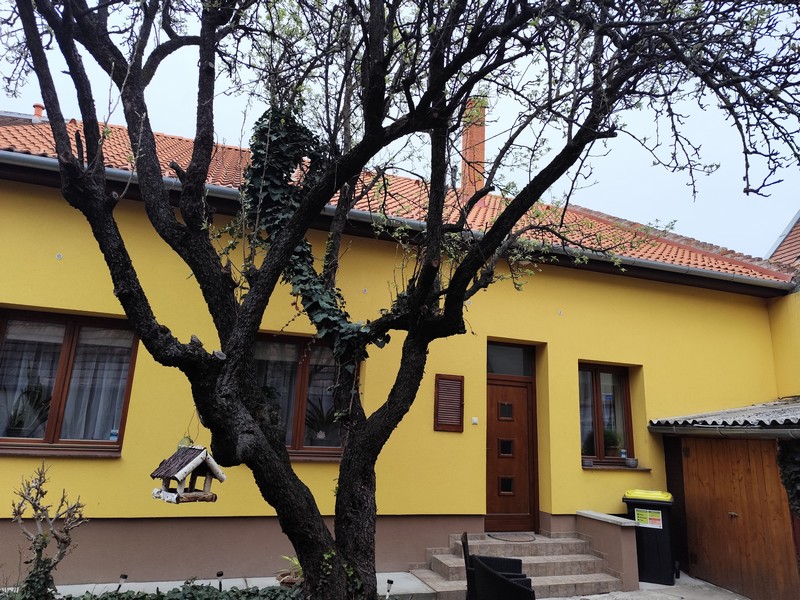 Győr-Sziget, Bercsényi liget – renovierte, moderne 2-Zimmer-Wohnung mit eigener Garage zu verkaufen